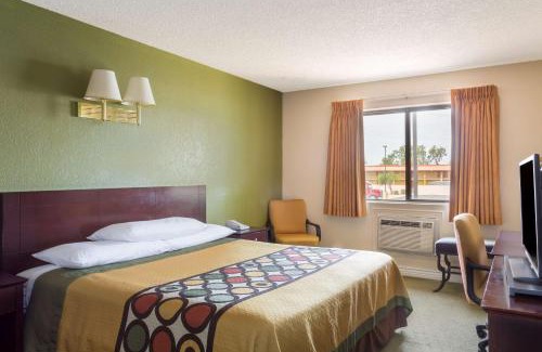 Goodyear Hotel | Comfortable Super 8 by Wyndham in Goodyear/Phoenix Area