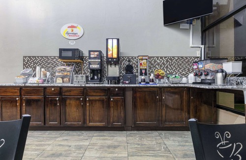 Grand Prairie Hotel | Budget-Friendly Stay at Super 8 by Wyndham Grand Prairie
