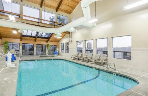 Grants Pass Hotel | Comfortable Stay at Super 8 by Wyndham Grants Pass