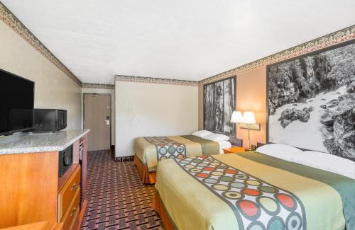 Grants Pass Hotel | Comfortable Stay at Super 8 by Wyndham Grants Pass