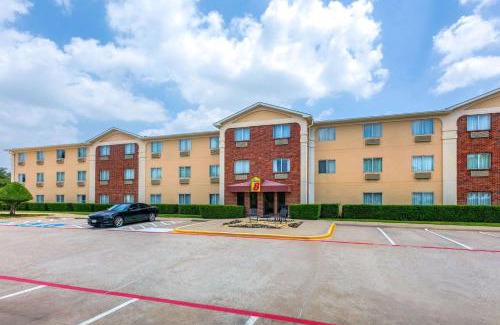 Grapevine Hotel | Pet-Friendly Super 8 by Wyndham Near DFW Airport