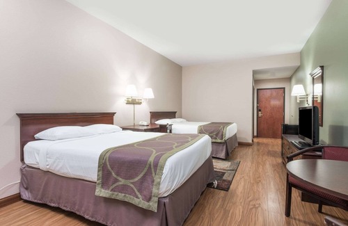 Grayson Hotel | Budget-Friendly Super 8 by Wyndham Grayson with Breakfast
