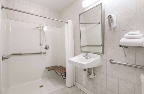 Grayson Hotel | Budget-Friendly Super 8 by Wyndham Grayson with Breakfast