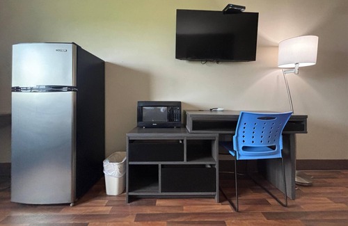 Grayville Hotel | Comfortable Stay at Super 8 by Wyndham Grayville