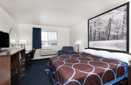 Greenfield Hotel | Comfortable Stay at Super 8 by Wyndham Greenfield