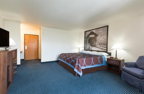 Greenfield Hotel | Comfortable Stay at Super 8 by Wyndham Greenfield