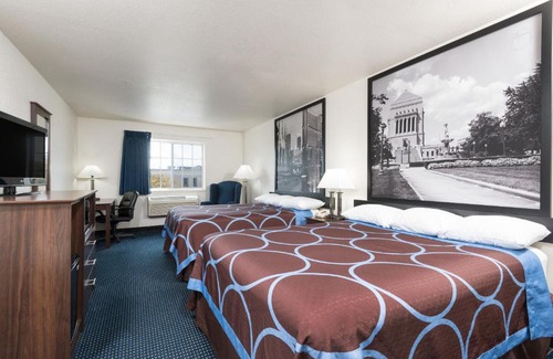 Greenfield Hotel | Comfortable Stay at Super 8 by Wyndham Greenfield