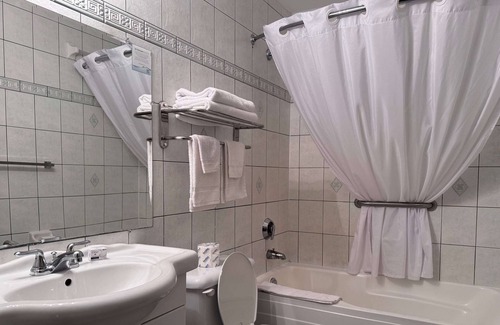 Guelph Hotel | Convenient Stay at Super 8 by Wyndham Guelph with Breakfast