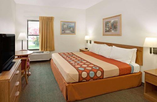 Hampshire Hotel | Pet-Friendly Stays at Super 8 by Wyndham Hampshire IL
