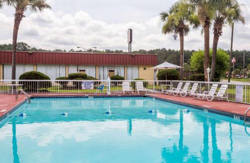 Hardeeville Hotel | Budget-Friendly Stay at Super 8 by Wyndham Hardeeville