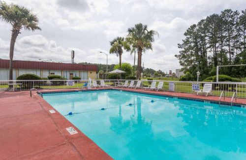 Hardeeville Hotel | Budget-Friendly Stay at Super 8 by Wyndham Hardeeville