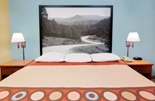 Hazen Hotel | Budget-Friendly Super 8 by Wyndham Hazen with Breakfast