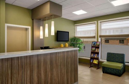 Hearst Hotel | Pet-Friendly Retreat at Super 8 by Wyndham Hearst ON