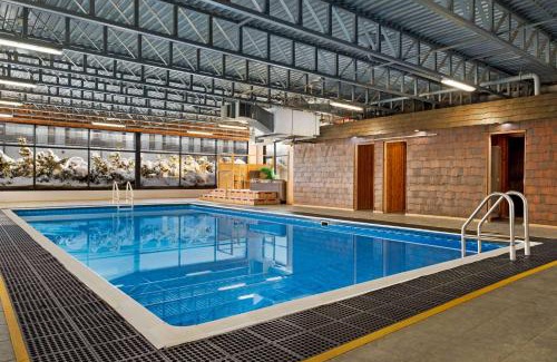 Hearst Hotel | Pet-Friendly Retreat at Super 8 by Wyndham Hearst ON