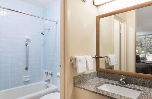 Hope Hotel | Budget-Friendly Super 8 by Wyndham Hope with Great Amenities