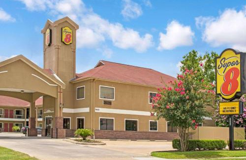 Brookhollow Hotel | Convenient Stay at Super 8 by Wyndham Houston/Brookhollow