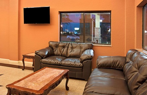 Brookhollow Hotel | Budget-Friendly Stay at Super 8 by Wyndham Houston/Brookhollow NW