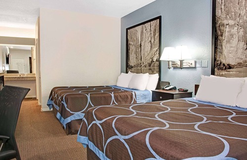 Brookhollow Hotel | Budget-Friendly Stay at Super 8 by Wyndham Houston/Brookhollow NW