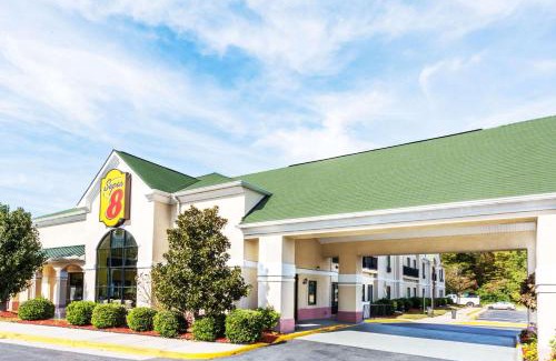 North Chesterfield Hotel | Family-Friendly Super 8 by Wyndham Hull Street Richmond Area