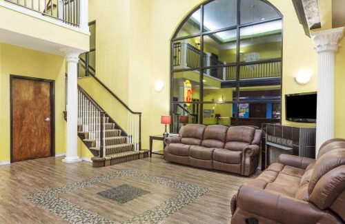 North Chesterfield Hotel | Family-Friendly Super 8 by Wyndham Hull Street Richmond Area