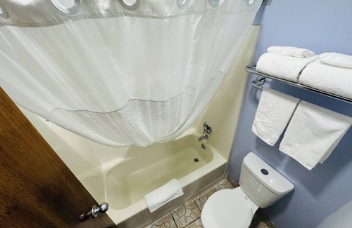 Imlay City Hotel | Comfortable Stay at Super 8 by Wyndham Imlay City