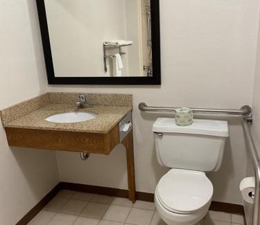 Independence Hotel | Pet-Friendly Super 8 by Wyndham Independence - Rated 8/10