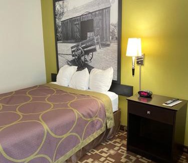 Independence Hotel | Pet-Friendly Super 8 by Wyndham Independence - Rated 8/10