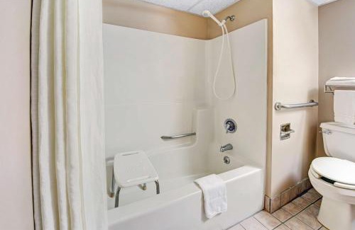 Beech Grove Hotel | Budget-Friendly Super 8 by Wyndham Indianapolis Emerson