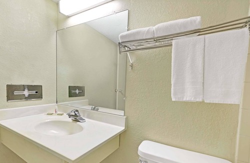 Indianapolis Hotel | Budget-Friendly Stay at Super 8 by Wyndham Indianapolis South