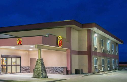 Innisfail Hotel | Pet-Friendly Getaway at Super 8 by Wyndham Innisfail