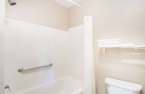 Iola Hotel | Convenient Stay at Super 8 by Wyndham Iola, KS