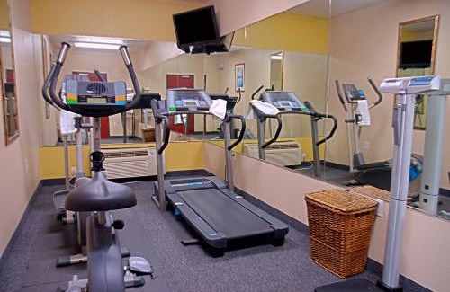 Irving Hotel | Budget-Friendly Stay at Super 8 by Wyndham Irving/DFW Apt