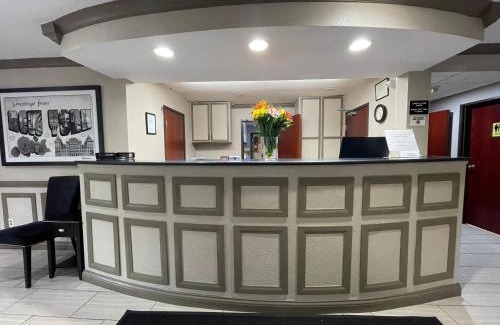 Ithaca Hotel | Cozy Super 8 by Wyndham Ithaca: Pet-Friendly Comfort