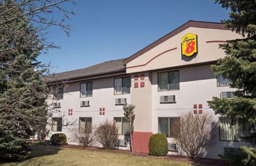 Ithaca Hotel | Cozy Super 8 by Wyndham Ithaca: Pet-Friendly Comfort