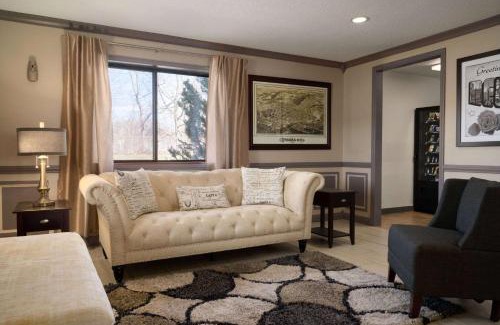 Ithaca Hotel | Cozy Super 8 by Wyndham Ithaca: Pet-Friendly Comfort