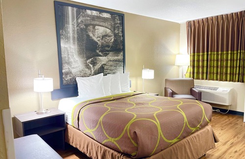 Ithaca Hotel | Budget-Friendly Super 8 by Wyndham Ithaca with Breakfast