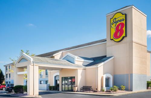 Jasper Hotel | Budget-Friendly Stay at Super 8 by Wyndham Jasper
