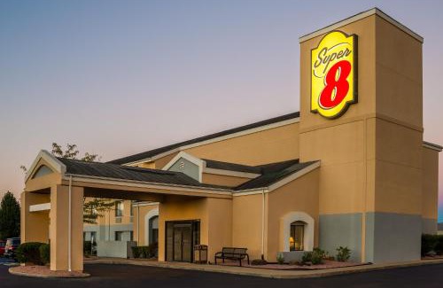 Jasper Hotel | Budget-Friendly Stay at Super 8 by Wyndham Jasper