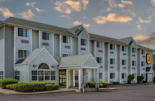 Joliet Hotel | Pet-Friendly Retreat at Super 8 by Wyndham Joliet