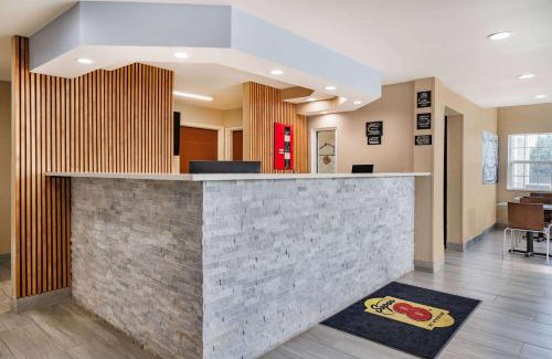 Joliet Hotel | Pet-Friendly Retreat at Super 8 by Wyndham Joliet