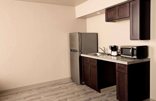 Mendenhall Valley Hotel | Comfortable Stay at Super 8 by Wyndham Juneau with Breakfast