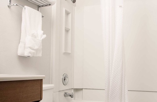 Mendenhall Valley Hotel | Comfortable Stay at Super 8 by Wyndham Juneau with Breakfast