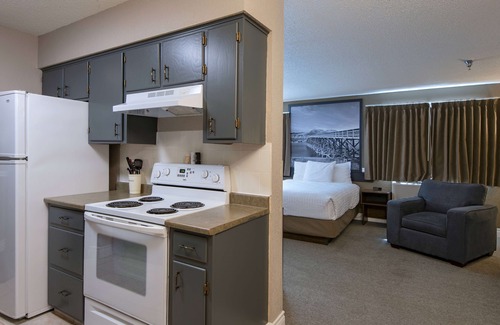 Kamloops Hotel | Welcoming Super 8 by Wyndham Kamloops with Family-Friendly Amenities
