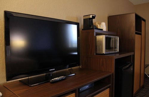 Kamloops Hotel | Welcoming Super 8 by Wyndham Kamloops with Family-Friendly Amenities