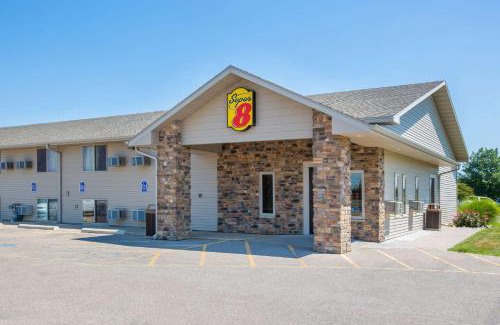 Kearney Hotel | Budget-Friendly Stay at Super 8 by Wyndham Kearney