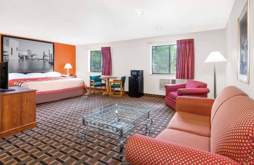 Kent Hotel | Budget-Friendly Stay at Super 8 by Wyndham Kent/Akron