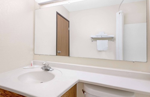Kent Hotel | Budget-Friendly Stay at Super 8 by Wyndham Kent/Akron