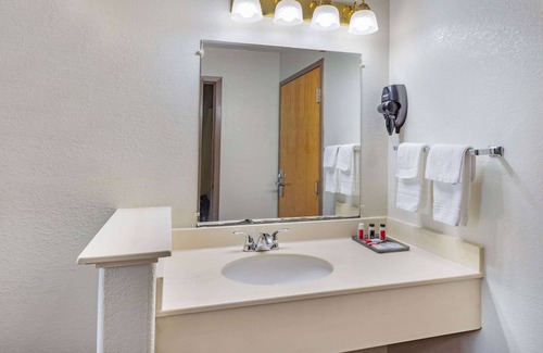 Kinder Hotel | Comfortable Stay at Super 8 by Wyndham Kinder/Coushatta