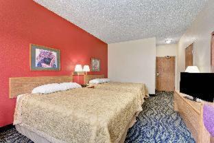 Kokomo Hotel | Relax at Super 8 by Wyndham Kokomo with Family-Friendly Amenities