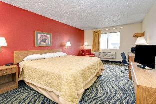 Kokomo Hotel | Relax at Super 8 by Wyndham Kokomo with Family-Friendly Amenities